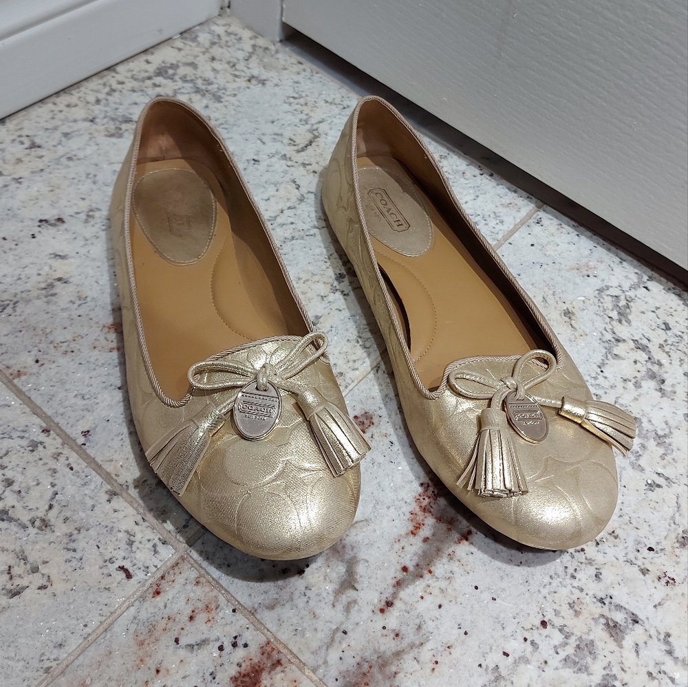 Coach | Gold Flats